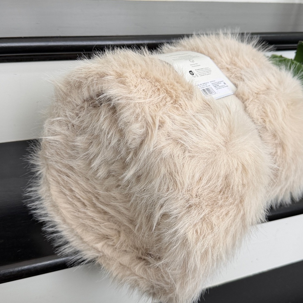 New w tags Studio McGee faux fur throw luxurious neutral - Picture 5 of 7